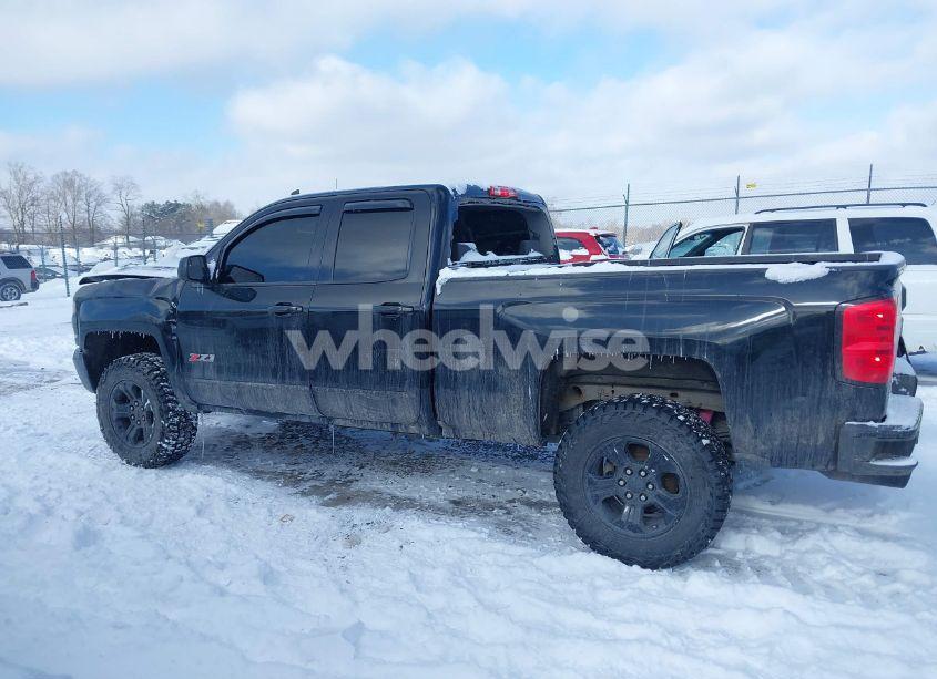 Photo 14 of 2018 Chevrolet Silverado 1500 2LT (VIN 2GCVKREC6J1110953)