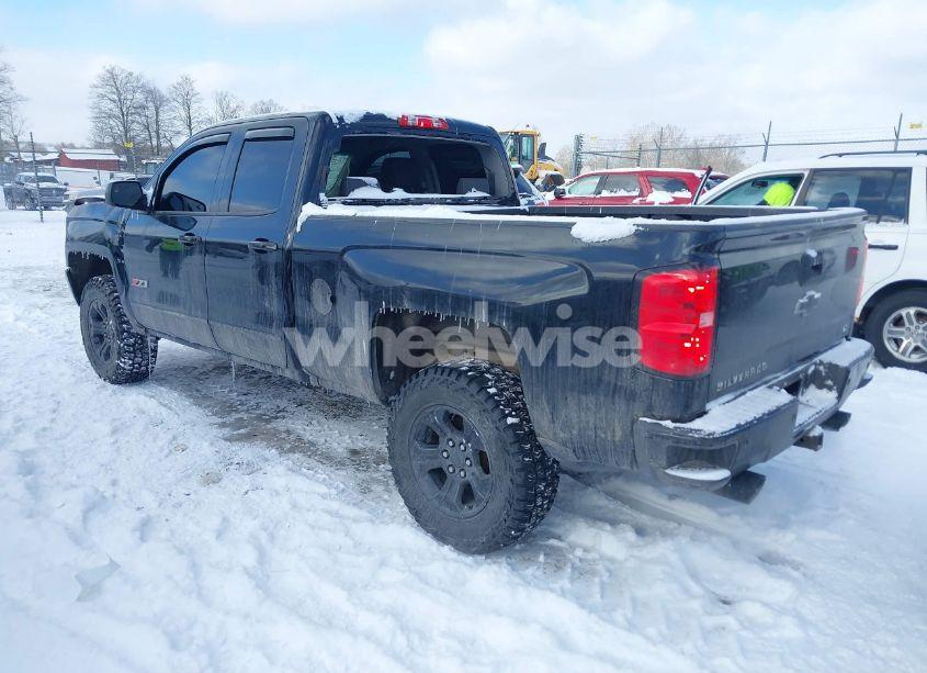 Photo 3 of 2018 Chevrolet Silverado 1500 2LT (VIN 2GCVKREC6J1110953)