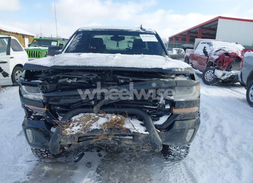 Photo 6 of 2018 Chevrolet Silverado 1500 2LT (VIN 2GCVKREC6J1110953)