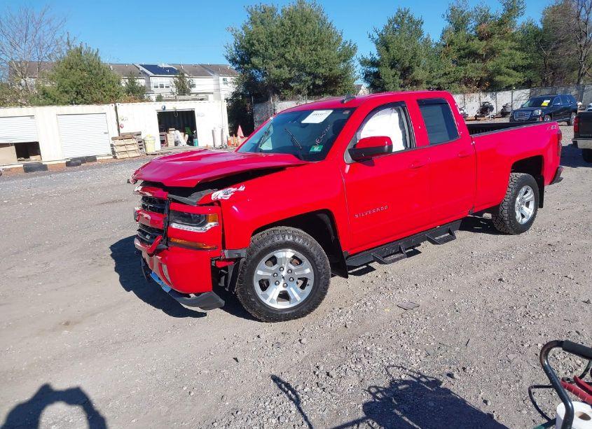Photo 2 of 2018 Chevrolet Silverado 1500 2LT (VIN 2GCVKREC9J1105701)