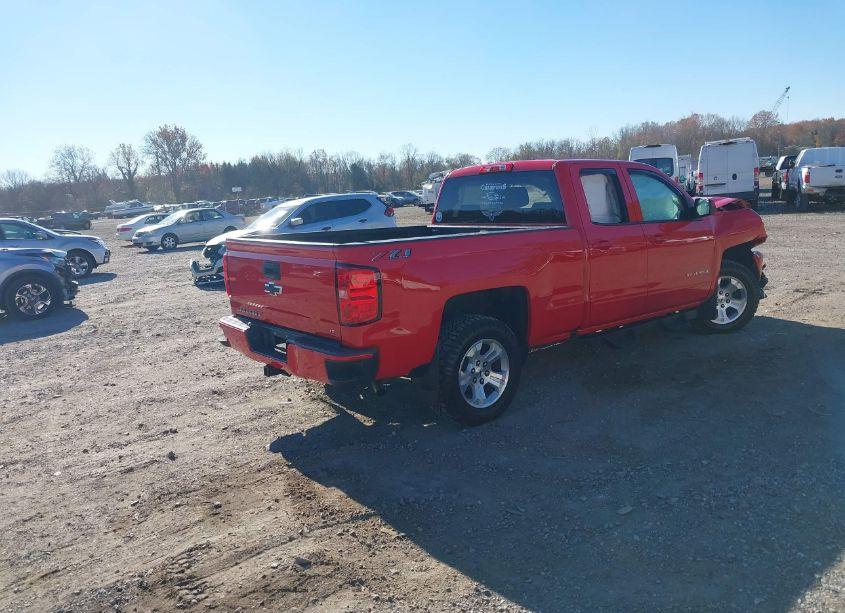 Photo 4 of 2018 Chevrolet Silverado 1500 2LT (VIN 2GCVKREC9J1105701)