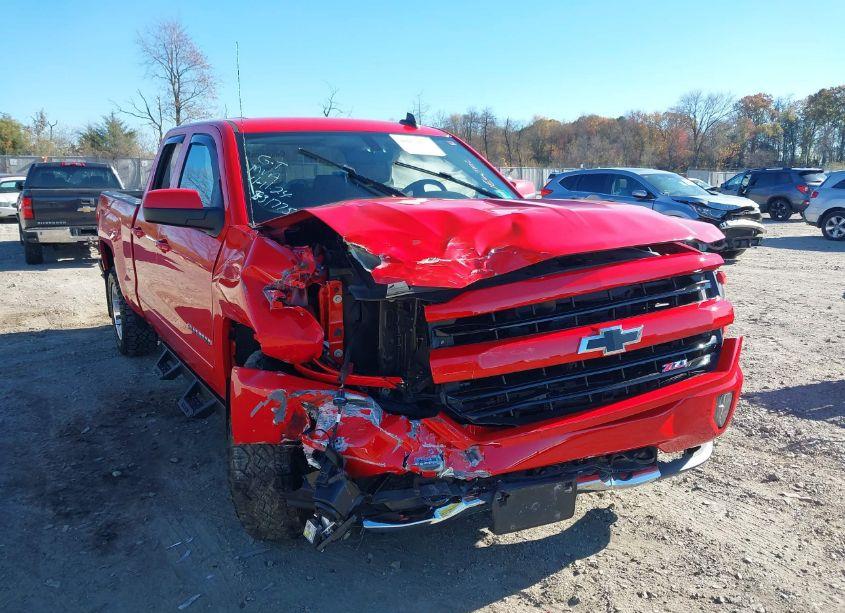 Photo 6 of 2018 Chevrolet Silverado 1500 2LT (VIN 2GCVKREC9J1105701)