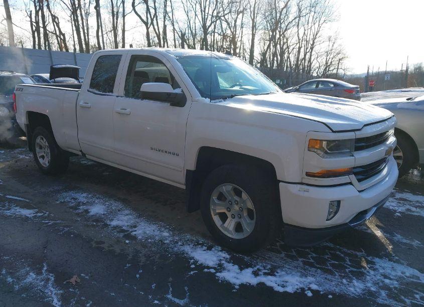 2018 Chevrolet Silverado 1500 2LT (VIN 2GCVKRECXJ1106663) main photo