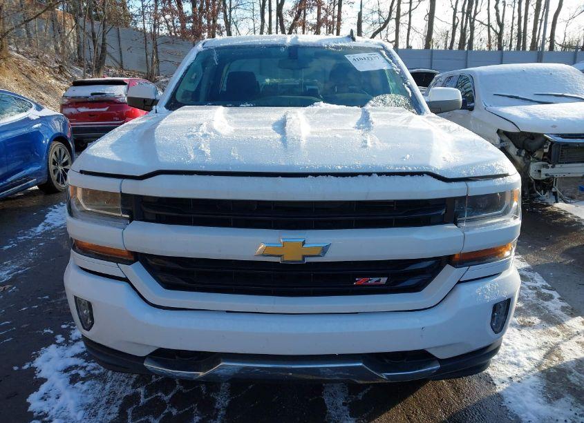 Photo 12 of 2018 Chevrolet Silverado 1500 2LT (VIN 2GCVKRECXJ1106663)