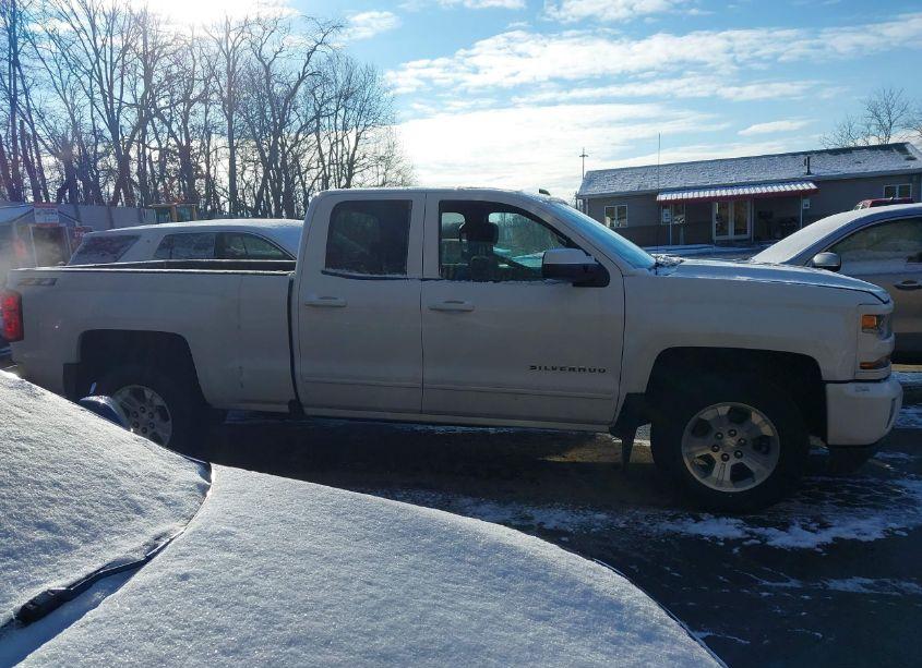 Photo 13 of 2018 Chevrolet Silverado 1500 2LT (VIN 2GCVKRECXJ1106663)