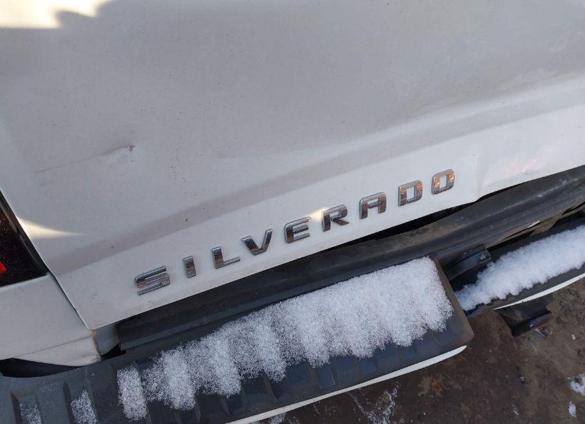 Photo 19 of 2018 Chevrolet Silverado 1500 2LT (VIN 2GCVKRECXJ1106663)