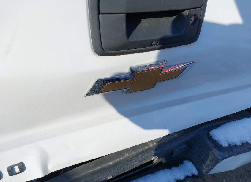 Photo 20 of 2018 Chevrolet Silverado 1500 2LT (VIN 2GCVKRECXJ1106663)