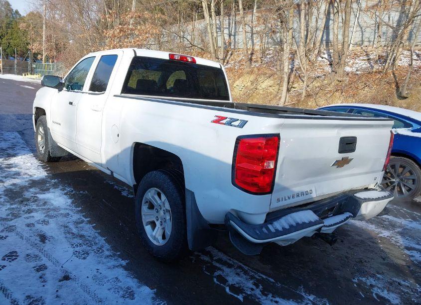 Photo 3 of 2018 Chevrolet Silverado 1500 2LT (VIN 2GCVKRECXJ1106663)