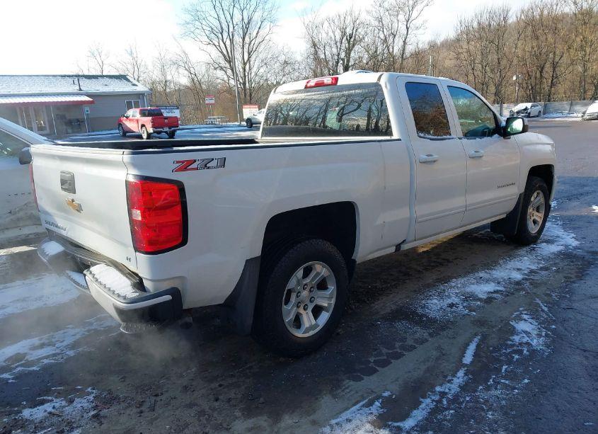 Photo 4 of 2018 Chevrolet Silverado 1500 2LT (VIN 2GCVKRECXJ1106663)