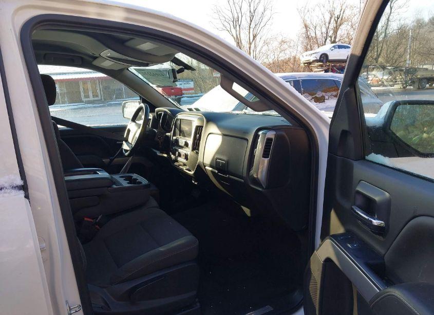 Photo 5 of 2018 Chevrolet Silverado 1500 2LT (VIN 2GCVKRECXJ1106663)