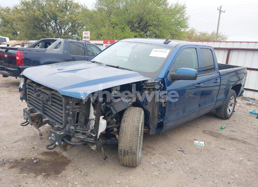 Photo 2 of 2018 Chevrolet Silverado 1500 2LT (VIN 2GCVKRECXJ1110096)