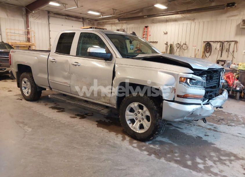 2018 Chevrolet Silverado 1500 2LT (VIN 2GCVKRECXJ1111393) main photo