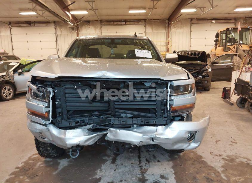 Photo 12 of 2018 Chevrolet Silverado 1500 2LT (VIN 2GCVKRECXJ1111393)