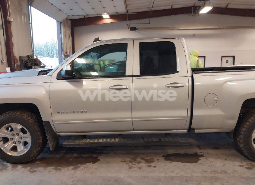 Photo 14 of 2018 Chevrolet Silverado 1500 2LT (VIN 2GCVKRECXJ1111393)