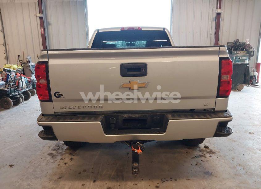 Photo 16 of 2018 Chevrolet Silverado 1500 2LT (VIN 2GCVKRECXJ1111393)