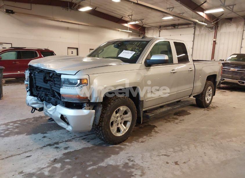 Photo 2 of 2018 Chevrolet Silverado 1500 2LT (VIN 2GCVKRECXJ1111393)