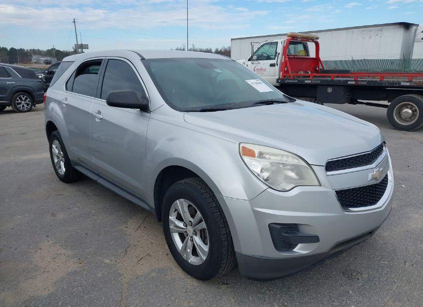 2015 Chevrolet Equinox LS (VIN 2GNALAEK0F1104102) main photo