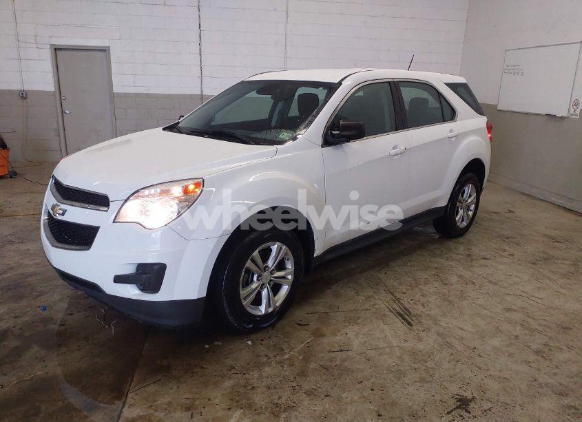 Photo 2 of 2015 Chevrolet Equinox LS (VIN 2GNALAEK1F1103539)