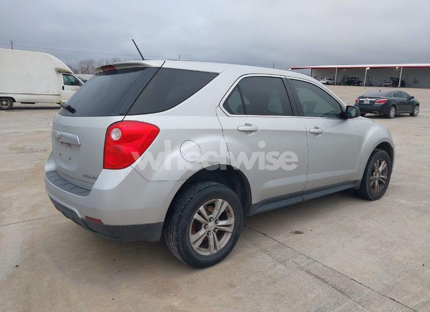 Photo 4 of 2015 Chevrolet Equinox LS (VIN 2GNALAEK1F1125198)