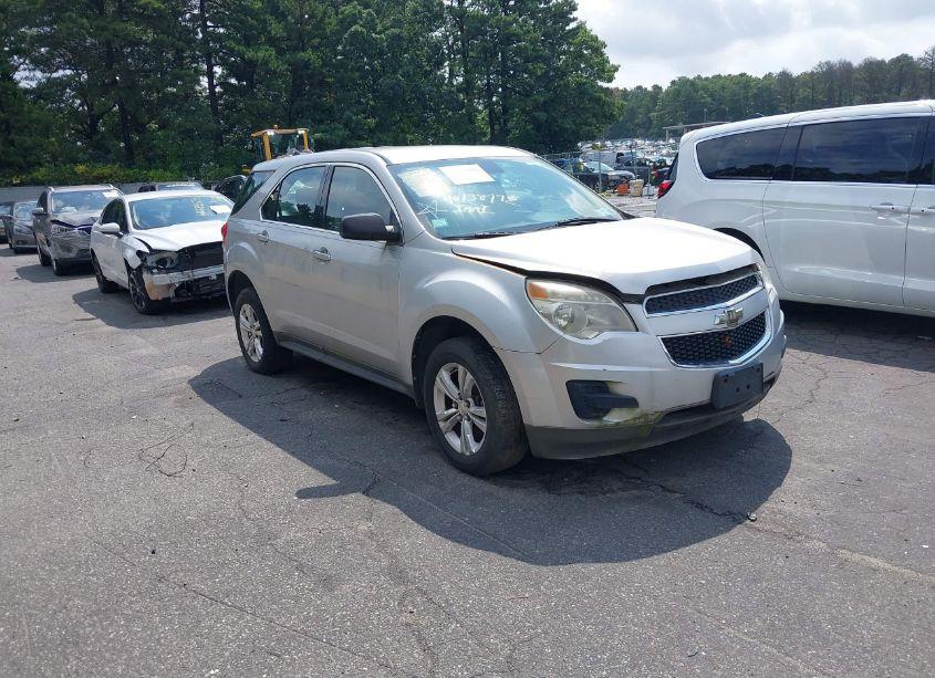 2015 Chevrolet Equinox LS (VIN 2GNALAEK2F1101735) main photo