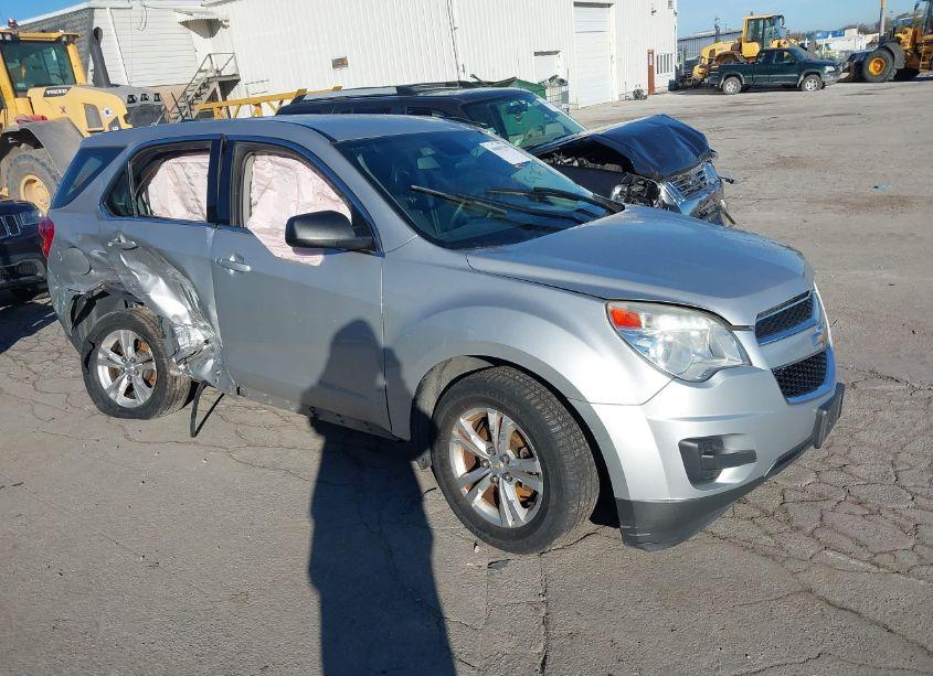2015 Chevrolet Equinox LS (VIN 2GNALAEK3F1114087) main photo