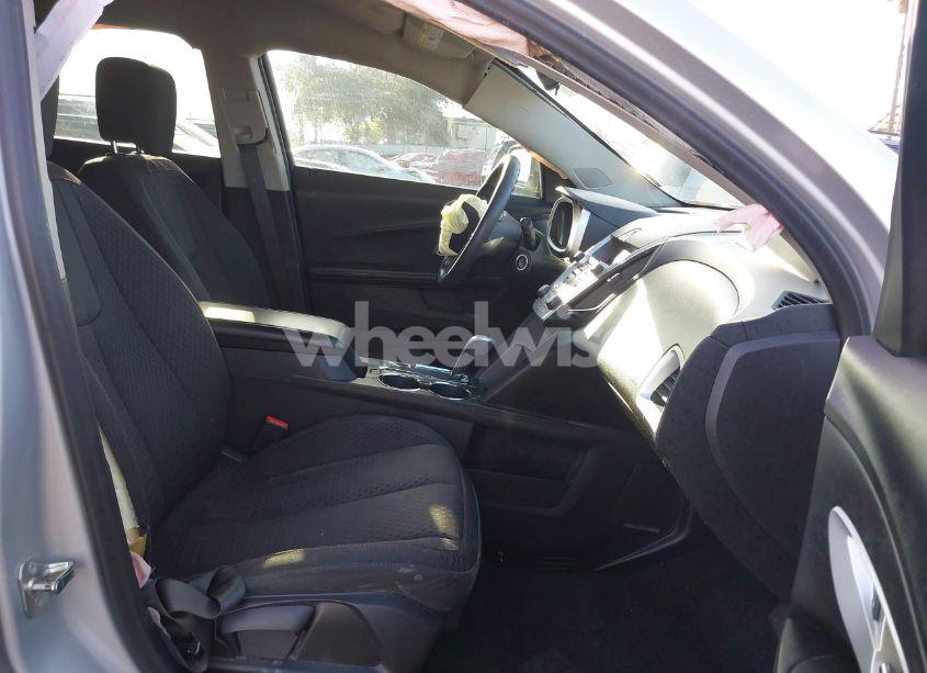 Photo 5 of 2015 Chevrolet Equinox LS (VIN 2GNALAEK5F6428987)