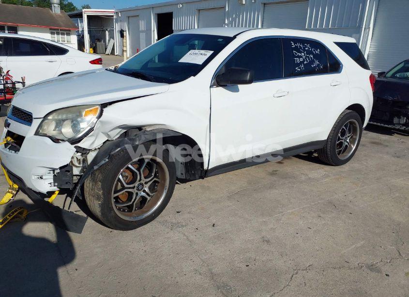 Photo 2 of 2015 Chevrolet Equinox LS (VIN 2GNALAEK7F1105392)