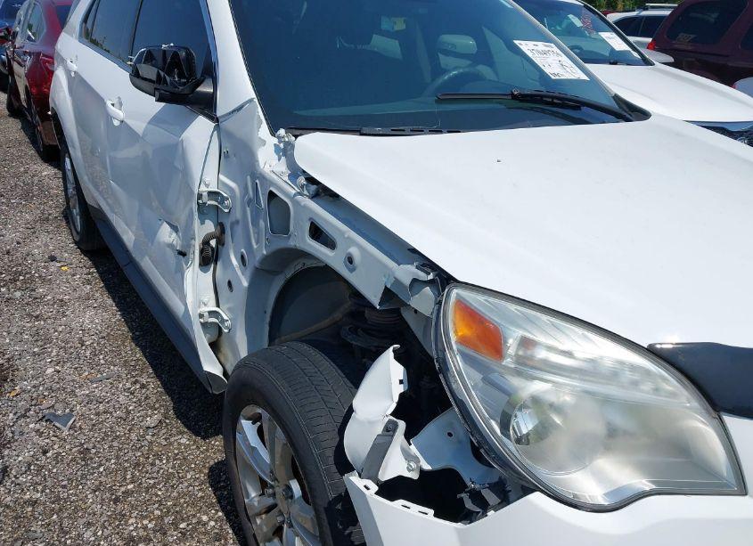 Photo 6 of 2015 Chevrolet Equinox LS (VIN 2GNALAEK8F6116243)