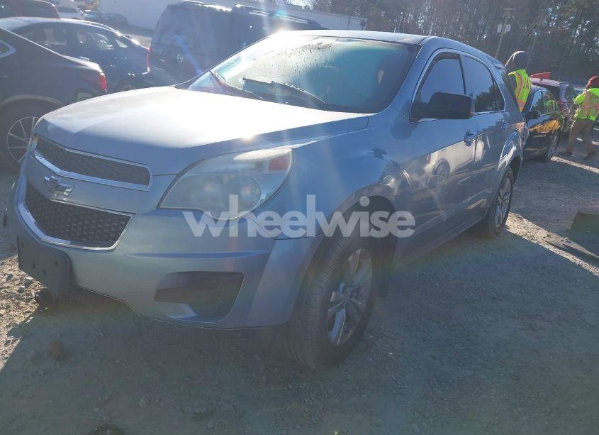 Photo 2 of 2015 Chevrolet Equinox LS (VIN 2GNALAEK8F6228282)
