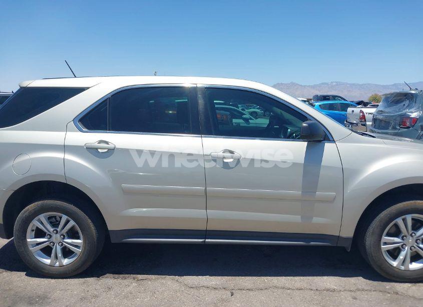 Photo 13 of 2015 Chevrolet Equinox LS (VIN 2GNALAEK8F6370308)