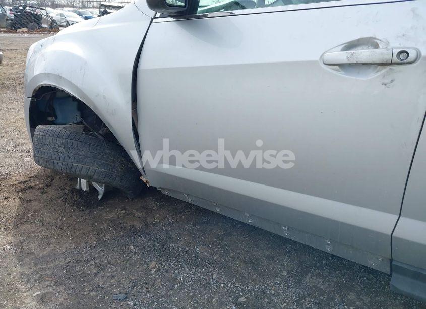 Photo 13 of 2011 Chevrolet Equinox LS (VIN 2GNALBEC8B1315458)