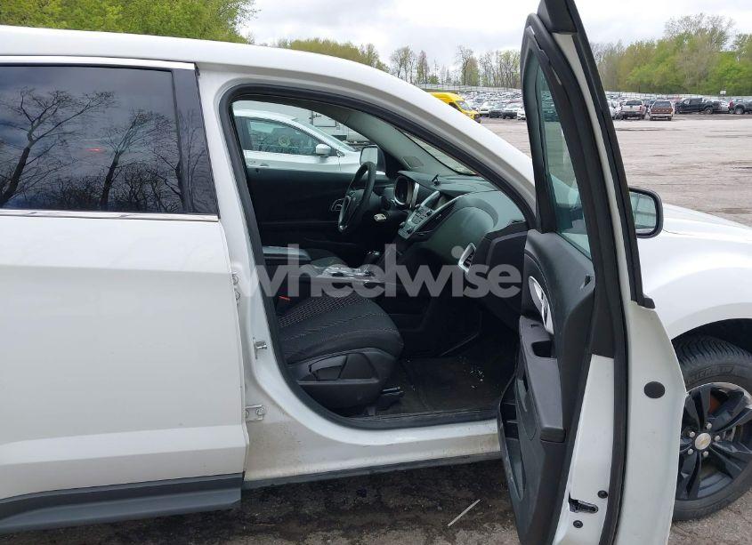 Photo 5 of 2017 Chevrolet Equinox LS (VIN 2GNALBEK1H1531216)