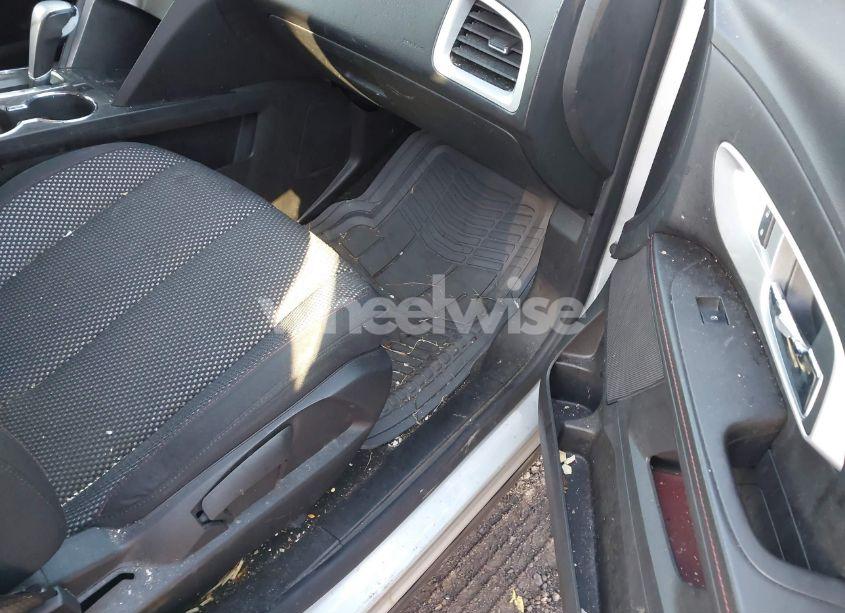 Photo 5 of 2015 Chevrolet Equinox 1LT (VIN 2GNALBEK3F1144275)