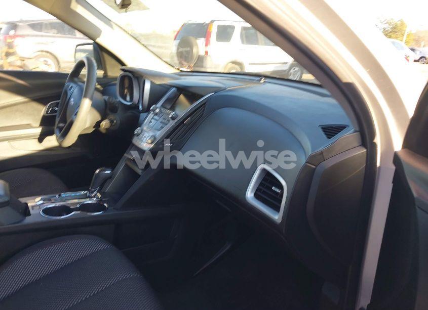 Photo 5 of 2017 Chevrolet Equinox LS (VIN 2GNALBEK6H1546696)