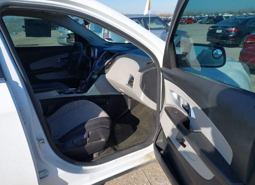 Photo 5 of 2017 Chevrolet Equinox LS (VIN 2GNALBEK8H1560910)