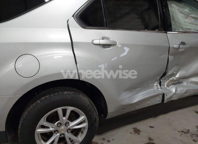 Photo 6 of 2017 Chevrolet Equinox LT (VIN 2GNALCEK0H6326642)