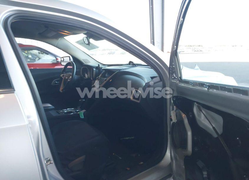 Photo 5 of 2017 Chevrolet Equinox LT (VIN 2GNALCEK2H1528086)