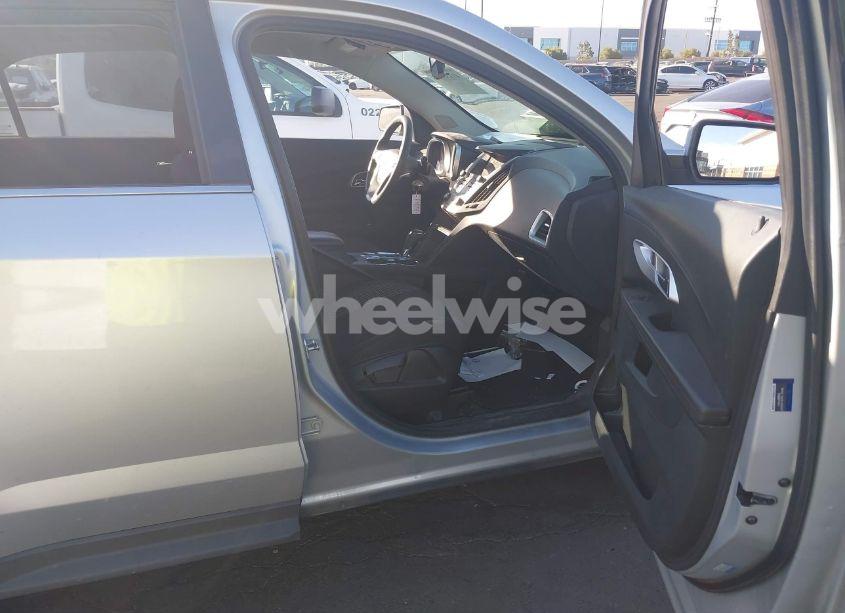 Photo 5 of 2017 Chevrolet Equinox LT (VIN 2GNALCEK3H6182522)