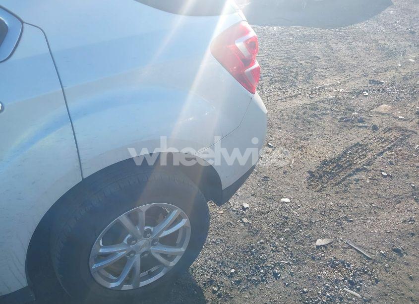 Photo 6 of 2017 Chevrolet Equinox LT (VIN 2GNALCEKXH1548943)