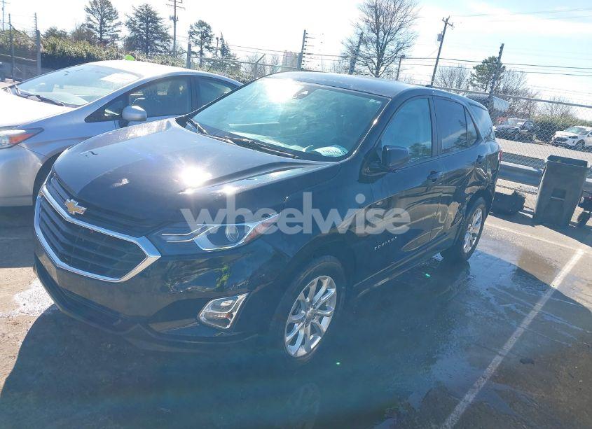 Photo 2 of 2020 Chevrolet Equinox FWD 1FL (VIN 2GNAXFEV0L6230129)