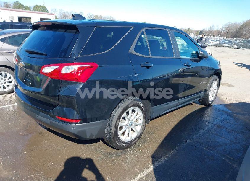 Photo 4 of 2020 Chevrolet Equinox FWD 1FL (VIN 2GNAXFEV0L6230129)