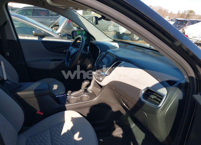 Photo 5 of 2020 Chevrolet Equinox FWD 1FL (VIN 2GNAXFEV0L6230129)