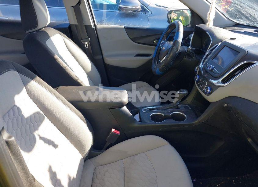 Photo 5 of 2020 Chevrolet Equinox FWD 1FL (VIN 2GNAXFEV1L6141055)