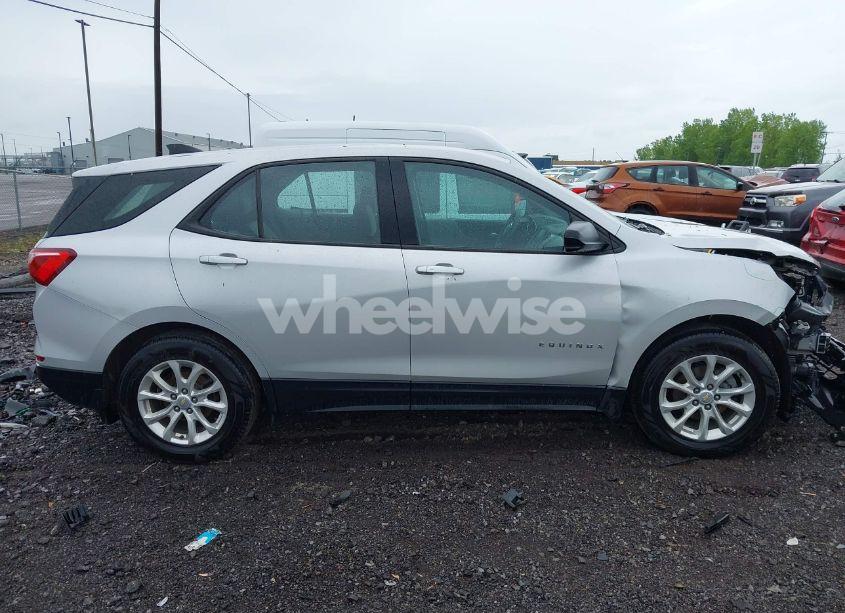 Photo 13 of 2018 Chevrolet Equinox LS (VIN 2GNAXHEV0J6274592)