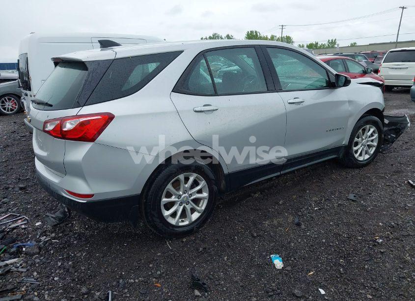 Photo 4 of 2018 Chevrolet Equinox LS (VIN 2GNAXHEV0J6274592)