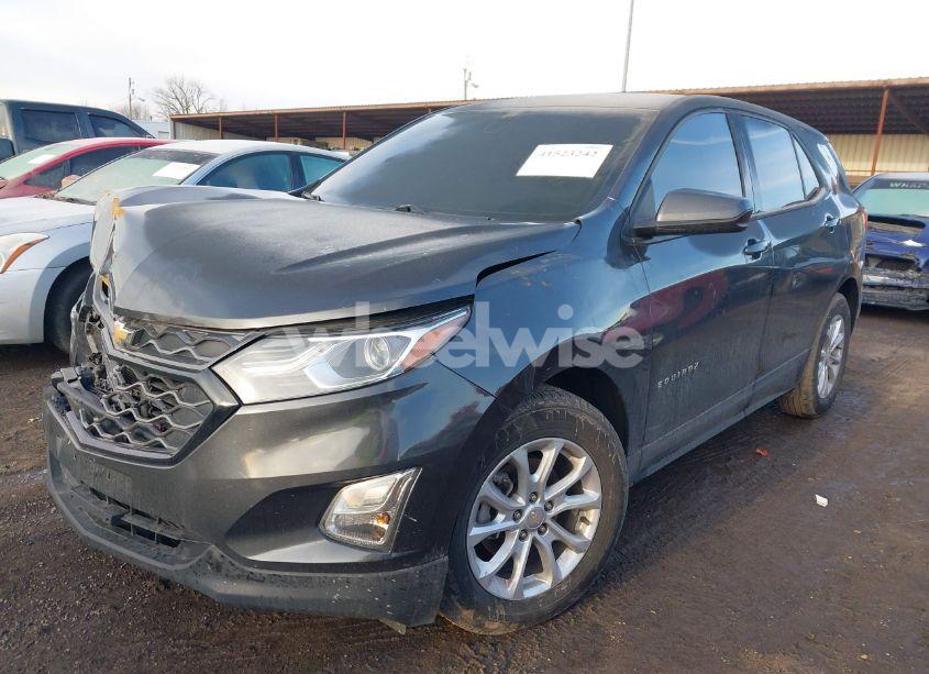 Photo 2 of 2018 Chevrolet Equinox LS (VIN 2GNAXHEV0J6317747)
