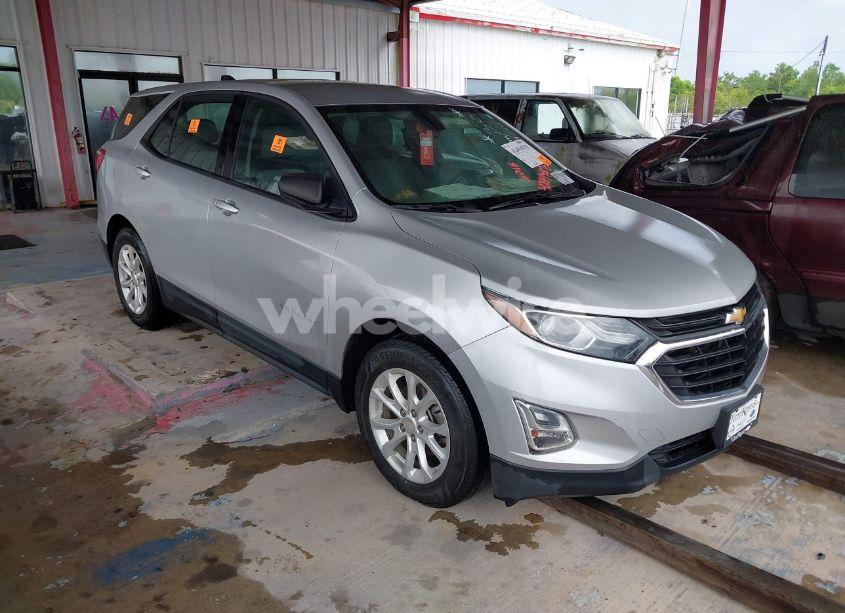 2018 Chevrolet Equinox LS (VIN 2GNAXHEV0J6350599) main photo