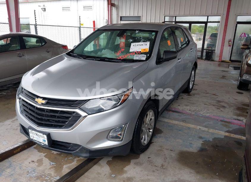 Photo 2 of 2018 Chevrolet Equinox LS (VIN 2GNAXHEV0J6350599)