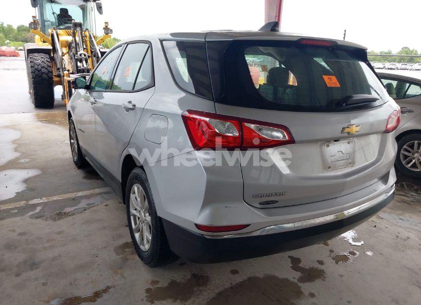 Photo 3 of 2018 Chevrolet Equinox LS (VIN 2GNAXHEV0J6350599)