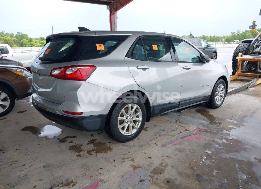 Photo 4 of 2018 Chevrolet Equinox LS (VIN 2GNAXHEV0J6350599)